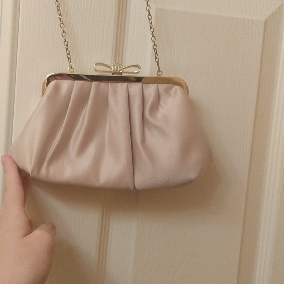 Clutch - Picture 2 of 6